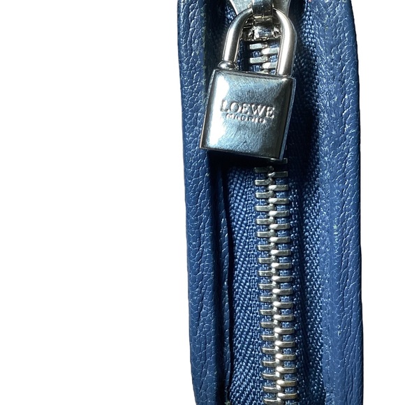 LOEWE Long Wallet Anagram Logo Cadena Blue Leather Zip Closure Pristine - Picture 8 of 16